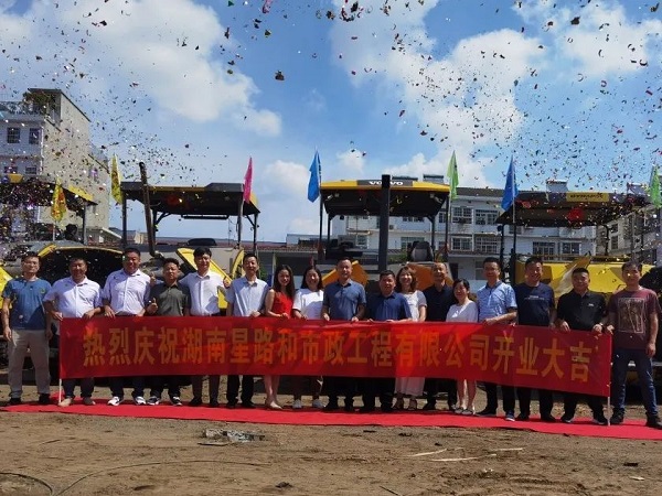 長沙太空金路橋材料有限公司,雙鋼輪壓路機(jī),福格勒瀝青攤鋪機(jī),AC系列,AF系列,SBS系列
